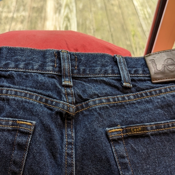 Gently Used Men's Lee Regular Fit Straight Leg Jeans. - Picture 7 of 13